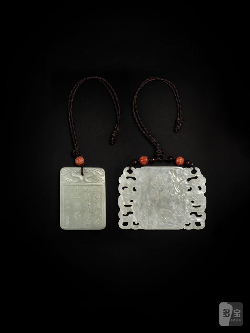 民國　白玉鶴鹿同春圖牌 及 白玉博弈圖詩文牌 | TWO WHITE JADE PENDANTS - 图2